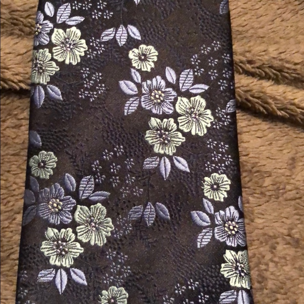 Floral tie - Picture 2 of 3